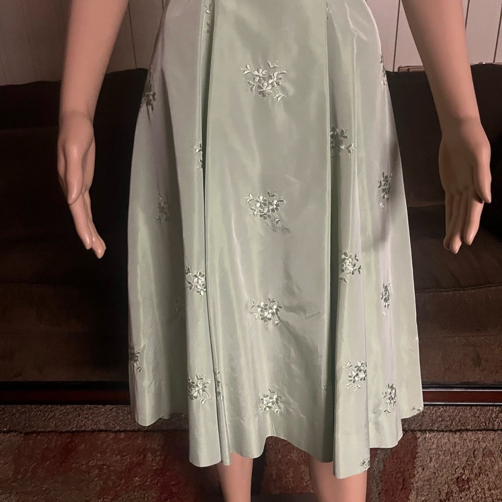 Vintage (1970’s) Mint Green Cocktail Dress W/ Floral Embroideries • Size Small - Picture 13 of 15